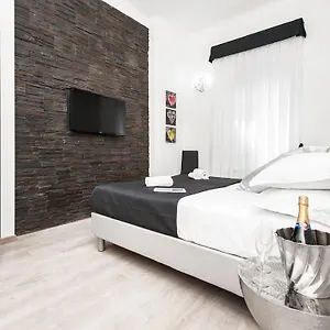 Black Colosseo Guest house Rome