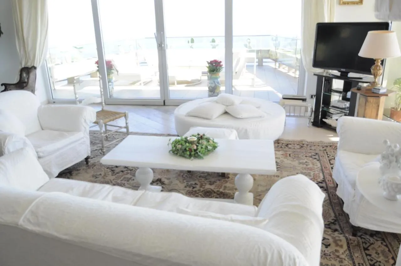 לינה וארוחת בוקר Maison Blanche טאורמינה
