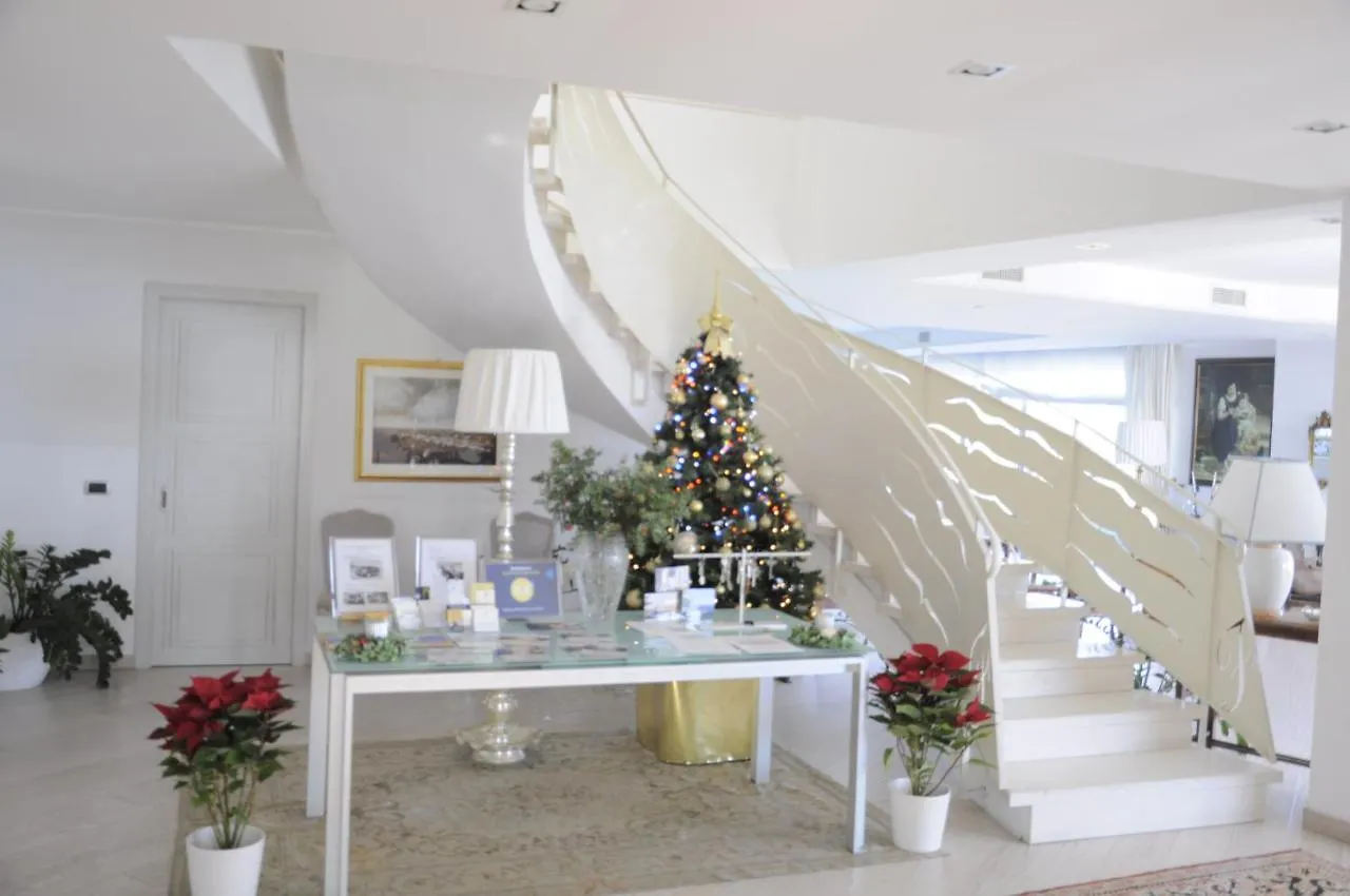 ** לינה וארוחת בוקר Maison Blanche טאורמינה איטליה